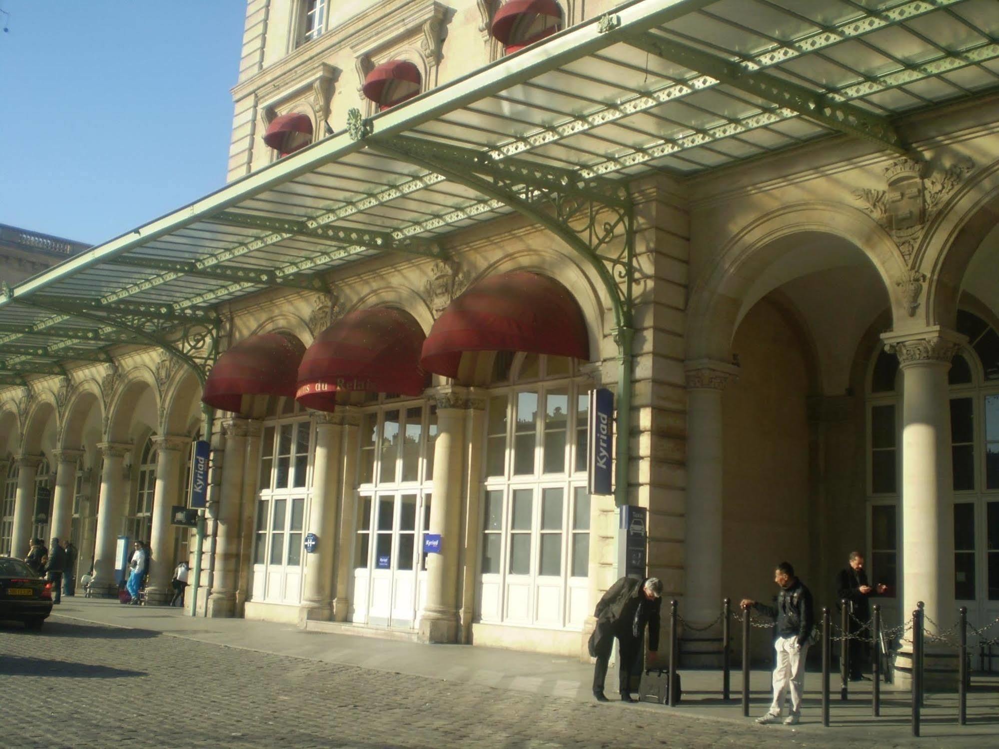 Kyriad Paris 10 - Gare De L'Est Екстер'єр фото